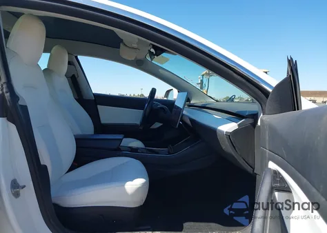 2018 Tesla Model 3 Long Range/Mid Range из США, поврежденный, VIN 5YJ3E1EA3JF155473